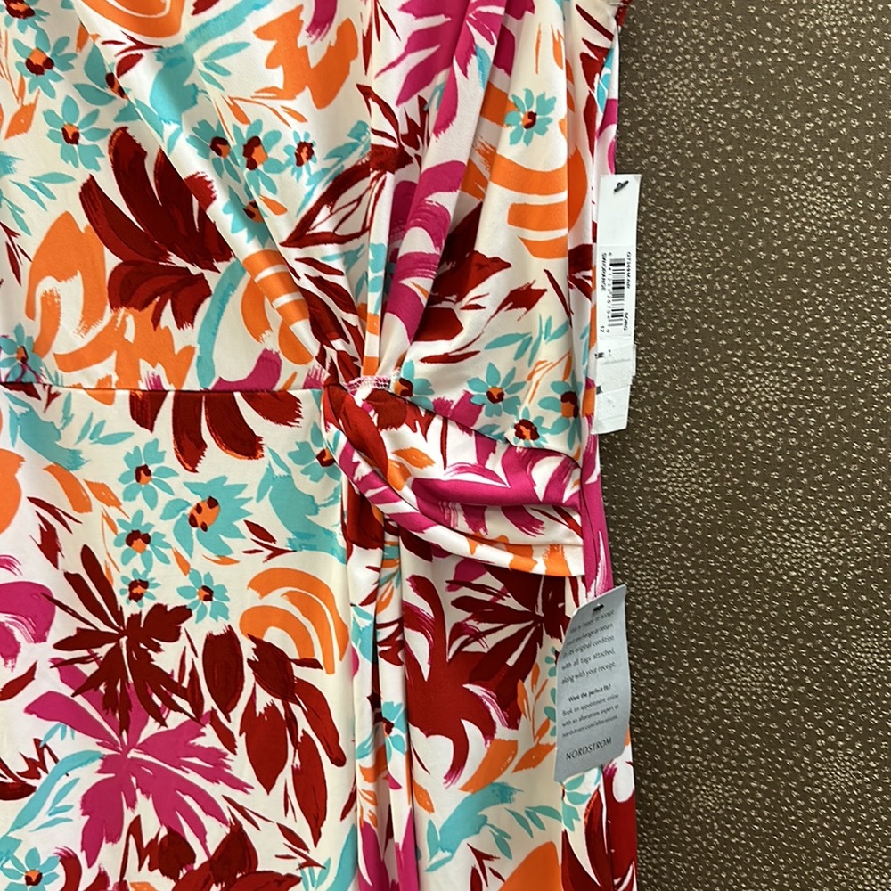 🔥🔥🔥NEW Maggy London Sleeveless Twist Front Midi Floral Dress - Picture 7 of 11